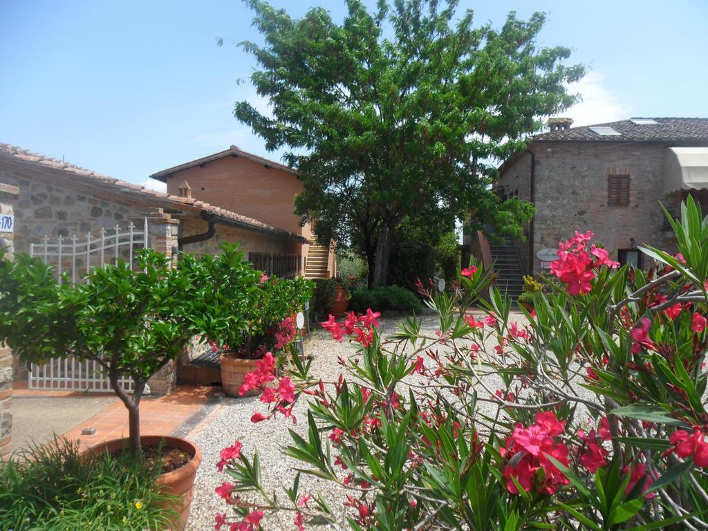 Fullino Nero Rta - Residenza Turistico Alberghiera Siena Exterior foto