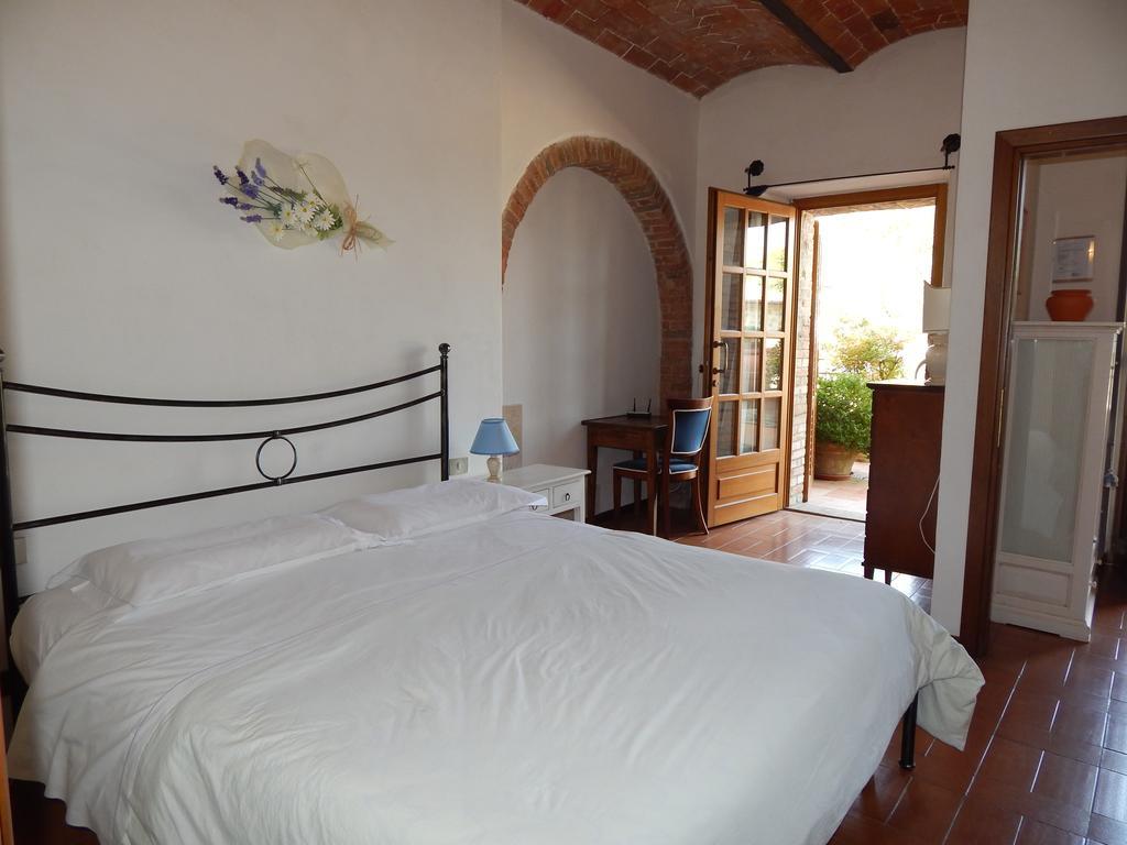 Fullino Nero Rta - Residenza Turistico Alberghiera Siena Exterior foto