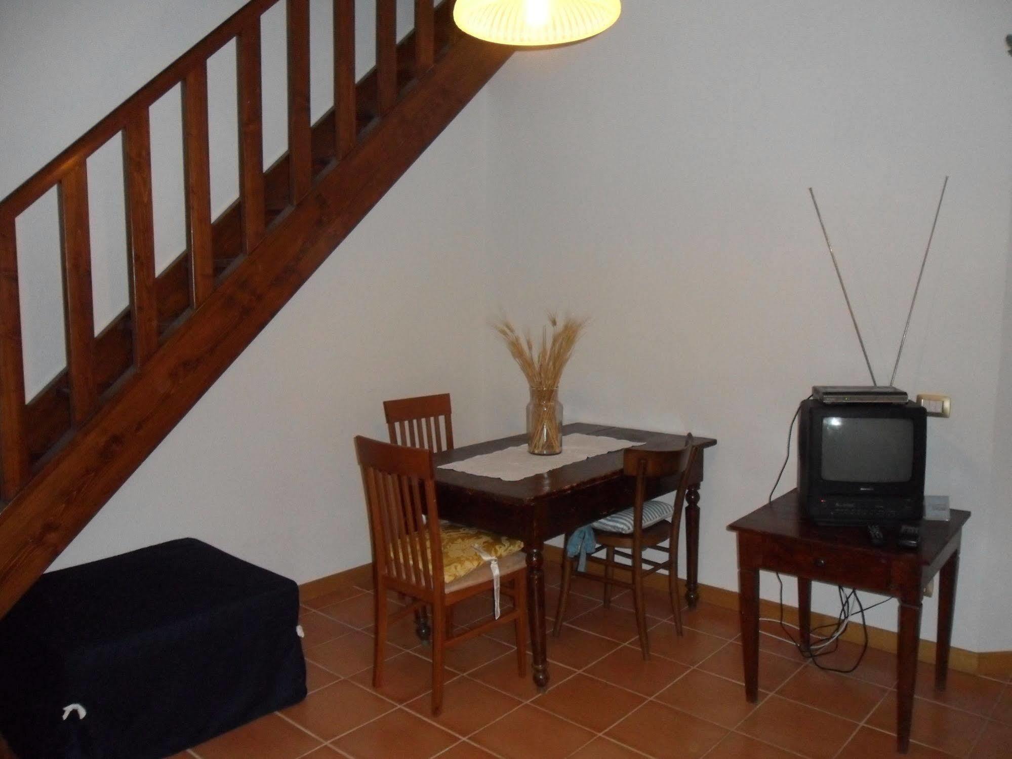 Fullino Nero Rta - Residenza Turistico Alberghiera Siena Exterior foto