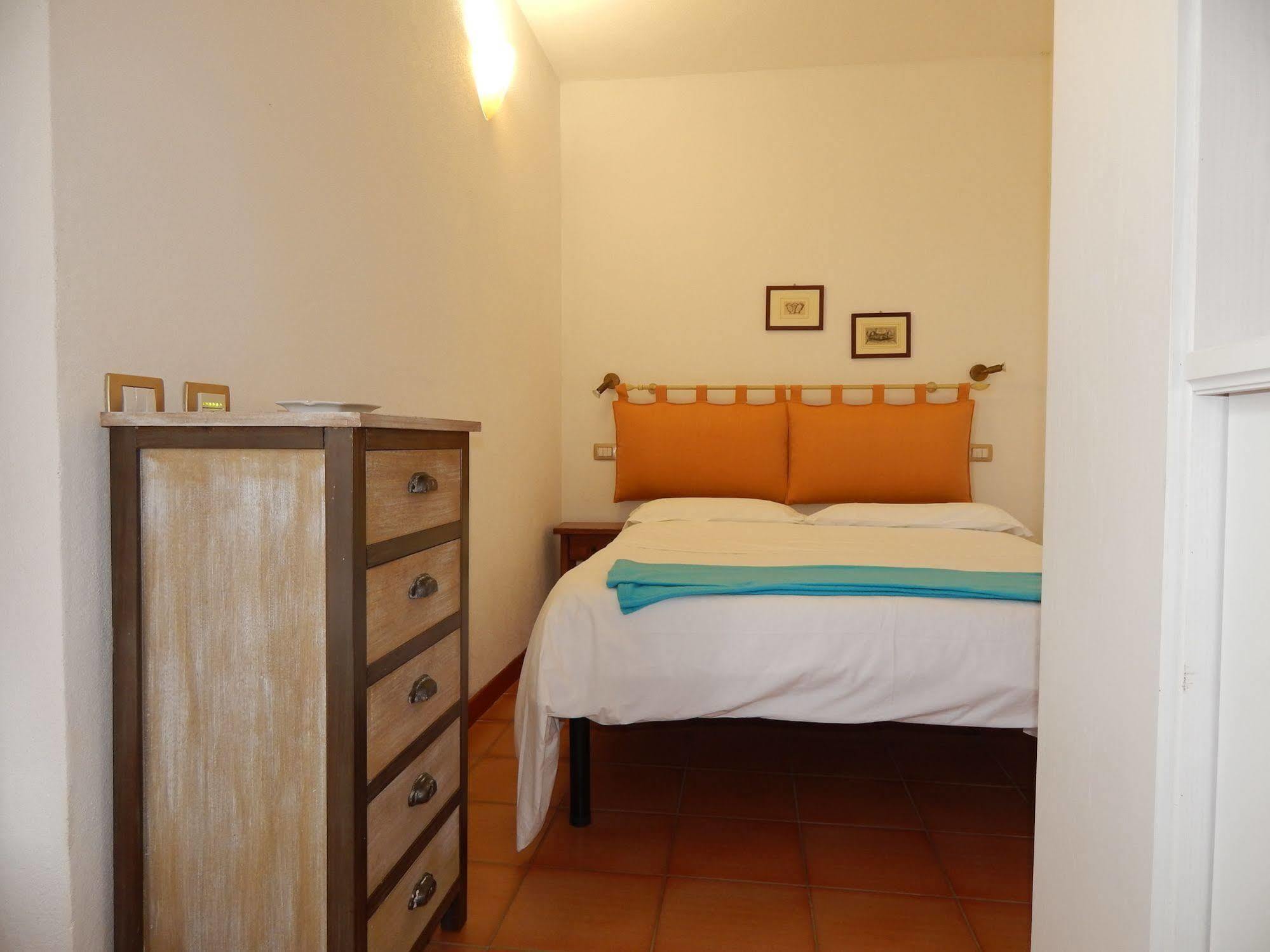 Fullino Nero Rta - Residenza Turistico Alberghiera Siena Exterior foto
