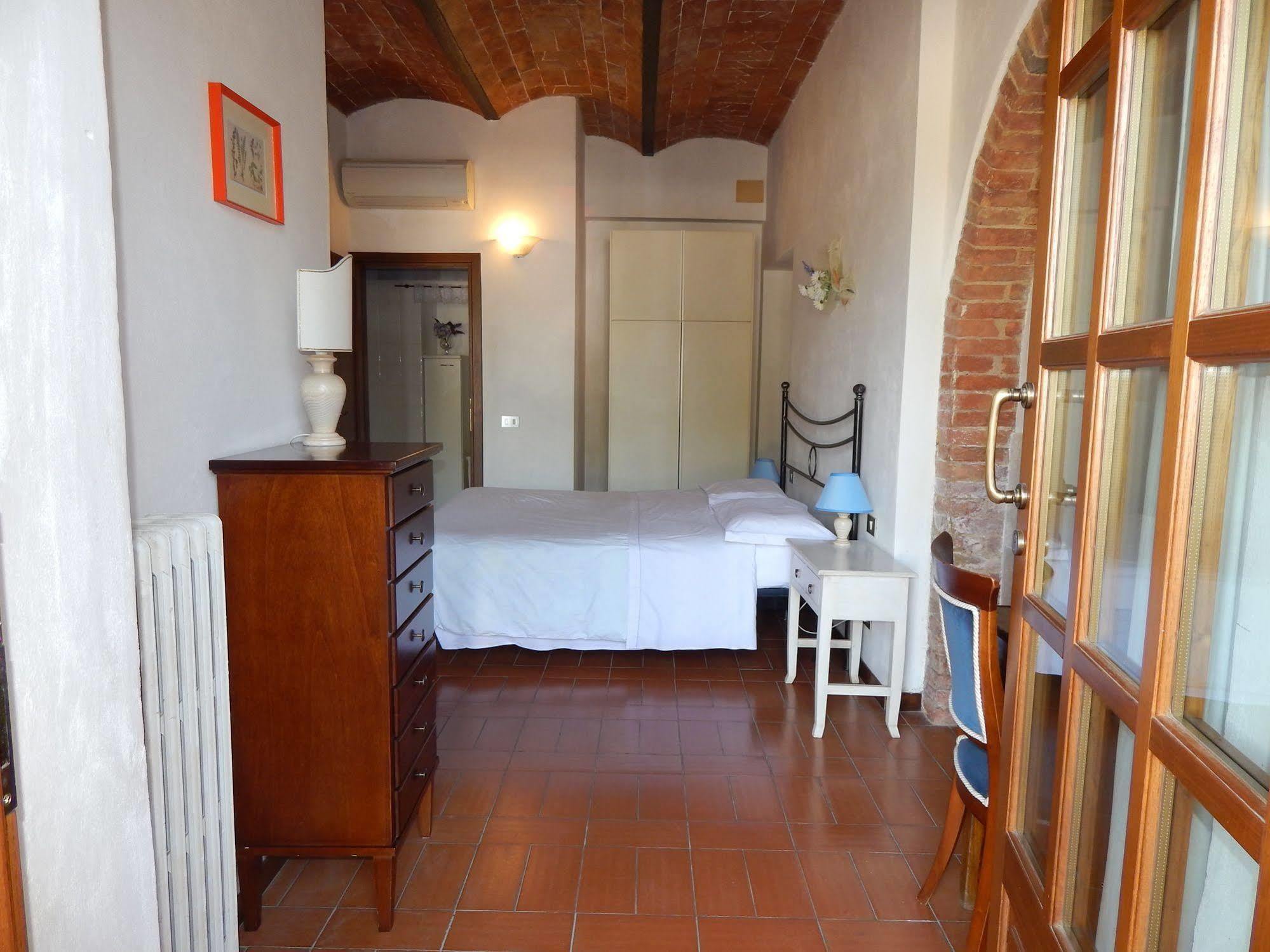 Fullino Nero Rta - Residenza Turistico Alberghiera Siena Exterior foto