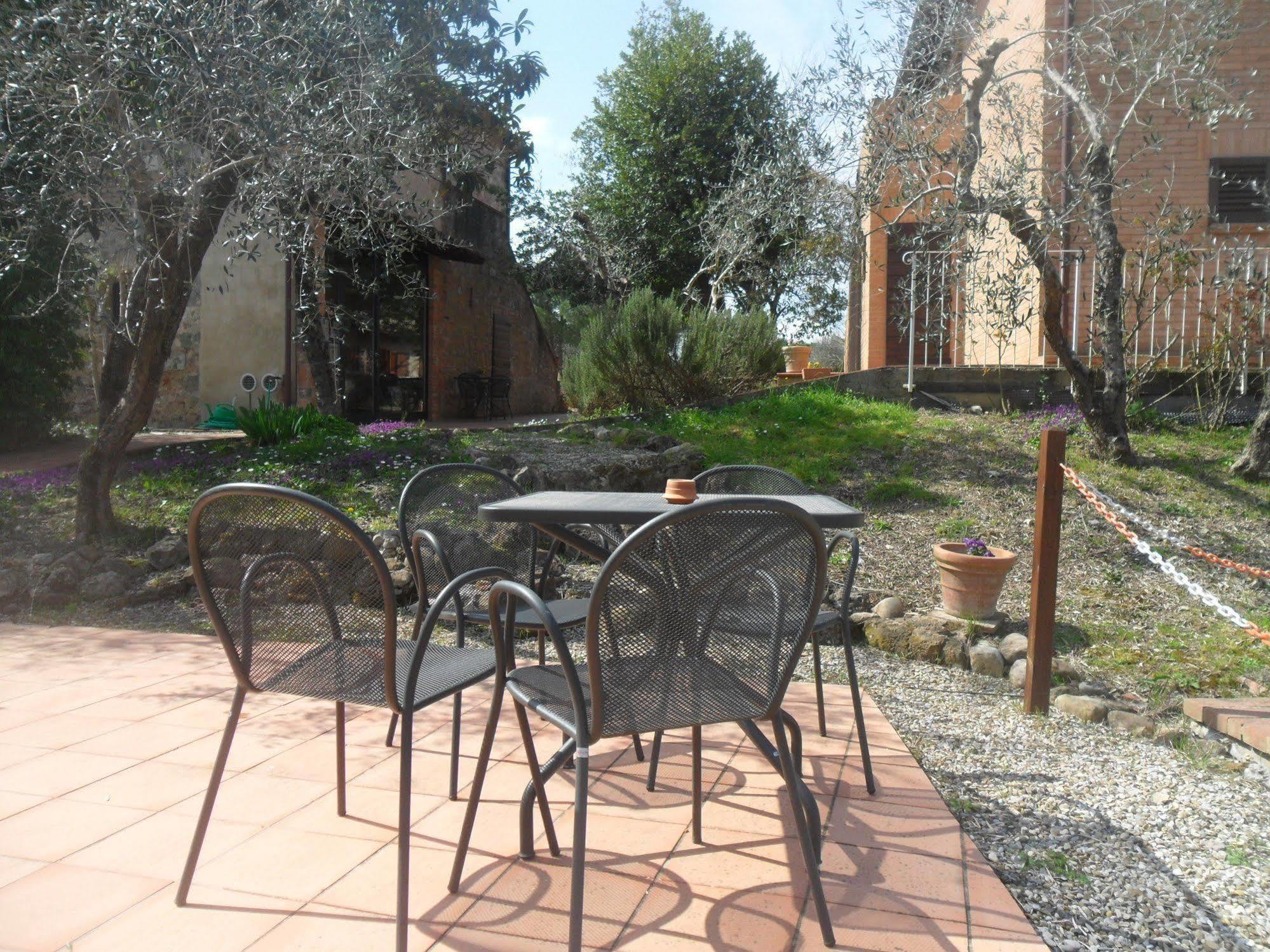 Fullino Nero Rta - Residenza Turistico Alberghiera Siena Exterior foto